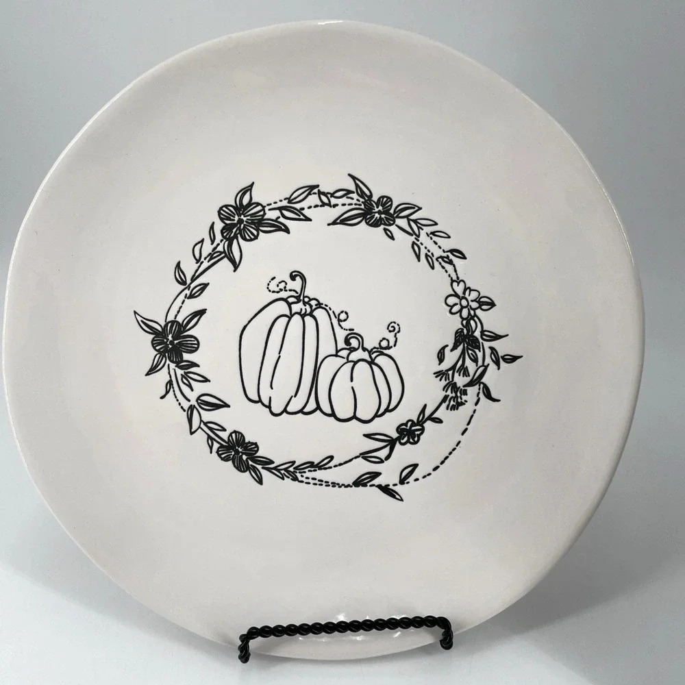 NWT Pier 1 Buffalo Harvest Pumpkin Dinner Plates Set Of 2 Black & White 10.5
